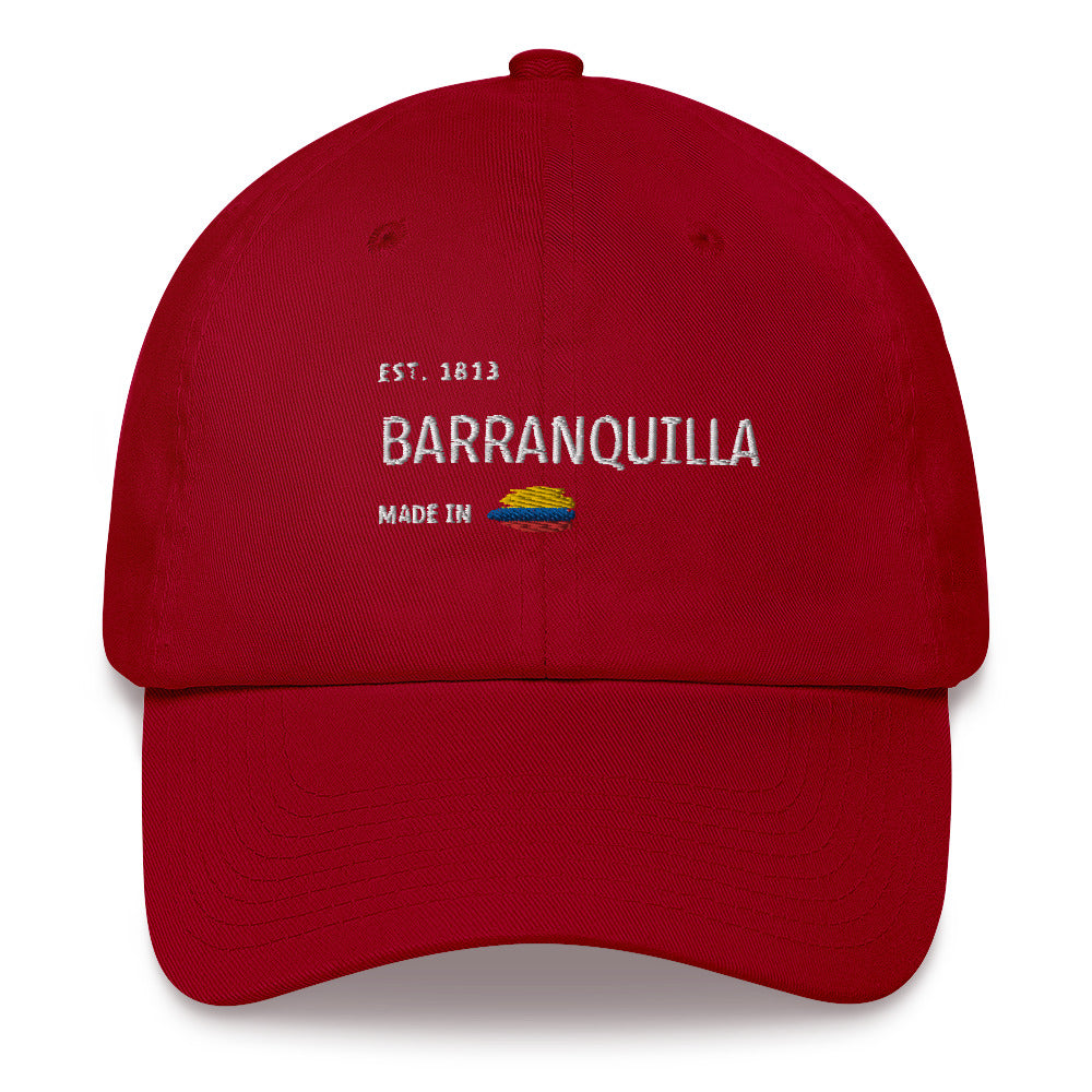 Classic Red Cranberry dad hat featuring 'Barranquilla' embroidery, with 'Made in Colombia' and a Colombian flag detail. A stylish tribute to Colombia’s vibrant coastal city.