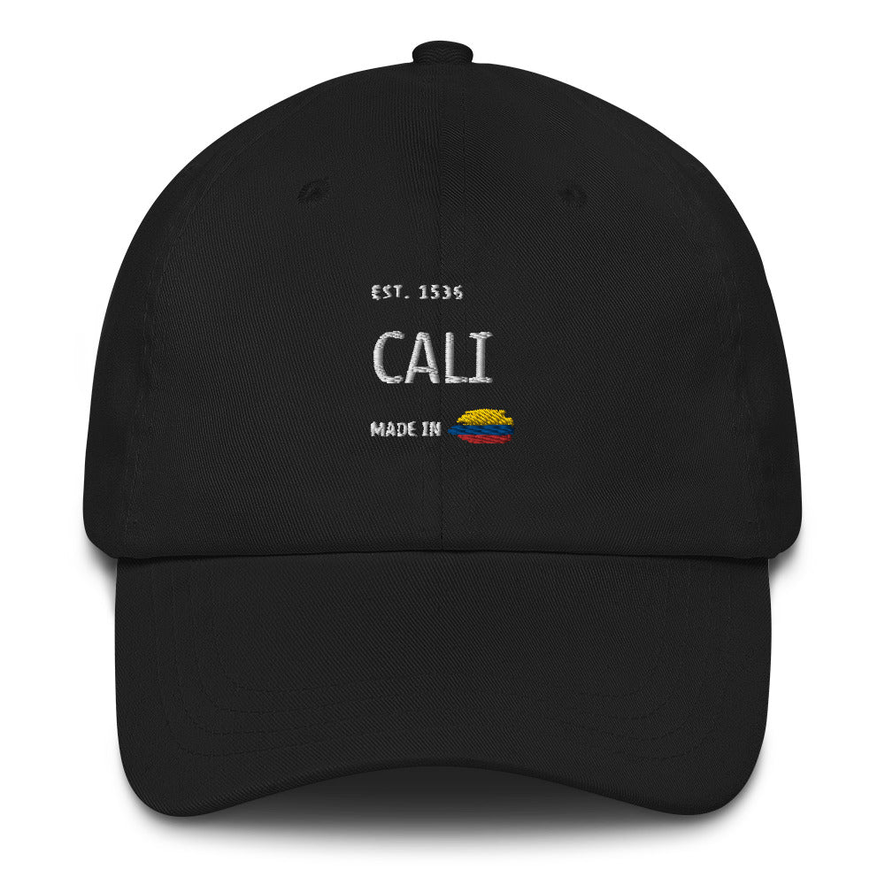 Classic Black dad hat featuring 'Cali' embroidery with 'Made in Colombia' and Colombian flag detail. A stylish nod to Cali’s culture and heritage.