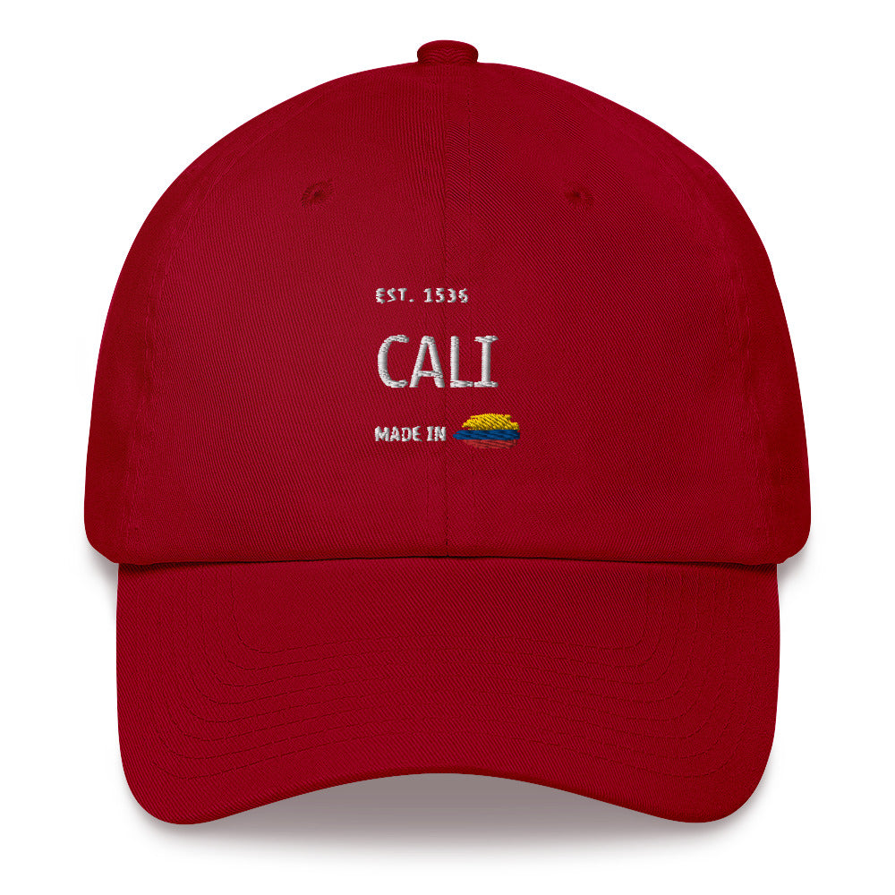 Classic Cranberry Red dad hat featuring 'Cali' embroidery with 'Made in Colombia' and Colombian flag detail. A stylish nod to Cali’s culture and heritage.
