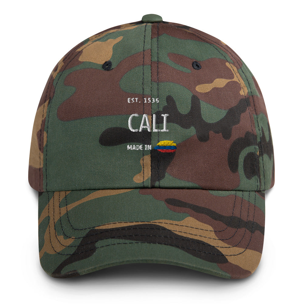 Classic Military Style dad hat featuring 'Cali' embroidery with 'Made in Colombia' and Colombian flag detail. A stylish nod to Cali’s culture and heritage.