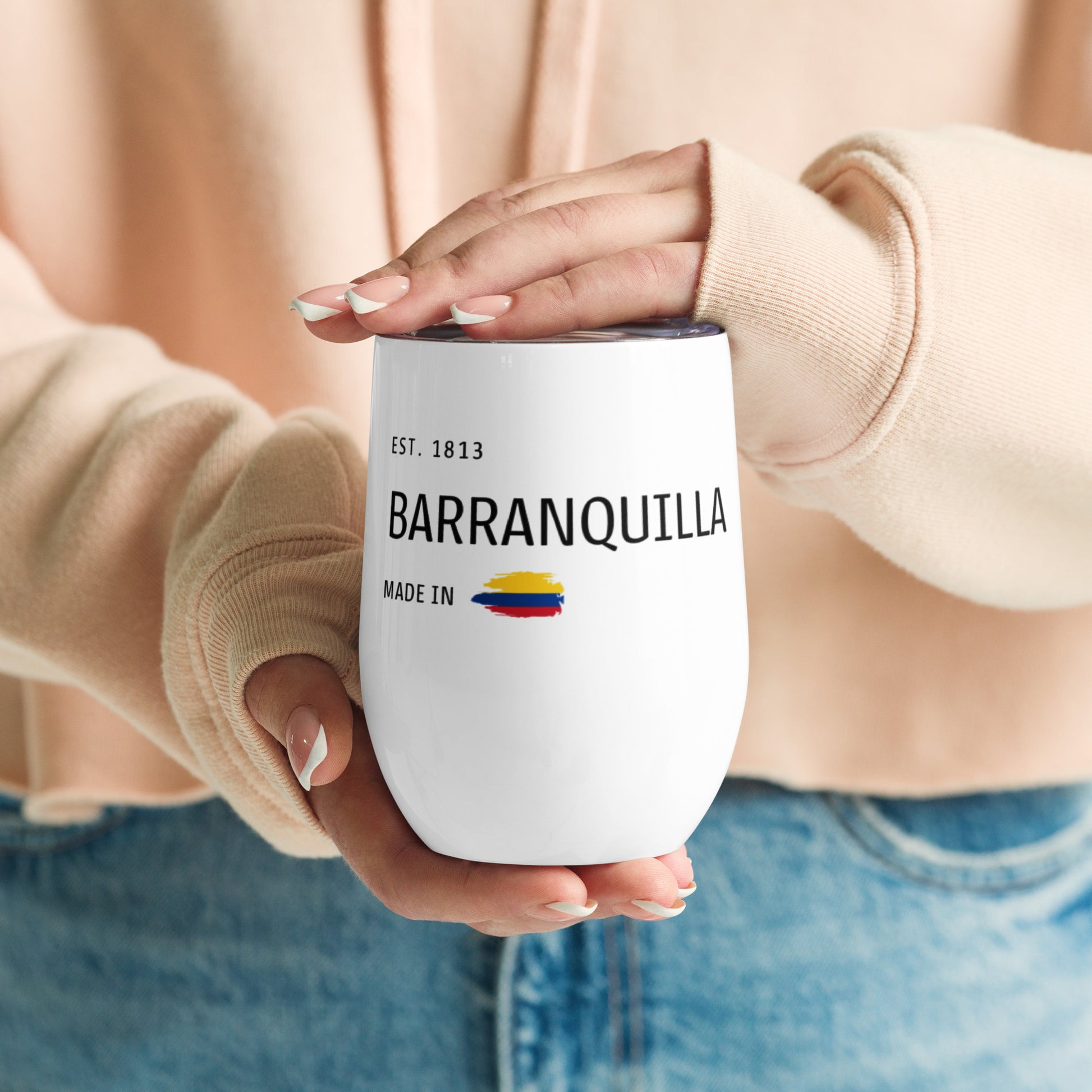 White insulated stainless steel wine tumbler featuring 'Barranquilla' and 'Made in Colombia' with a small Colombian flag design. Double-walled for keeping beverages hot or cold for hours.