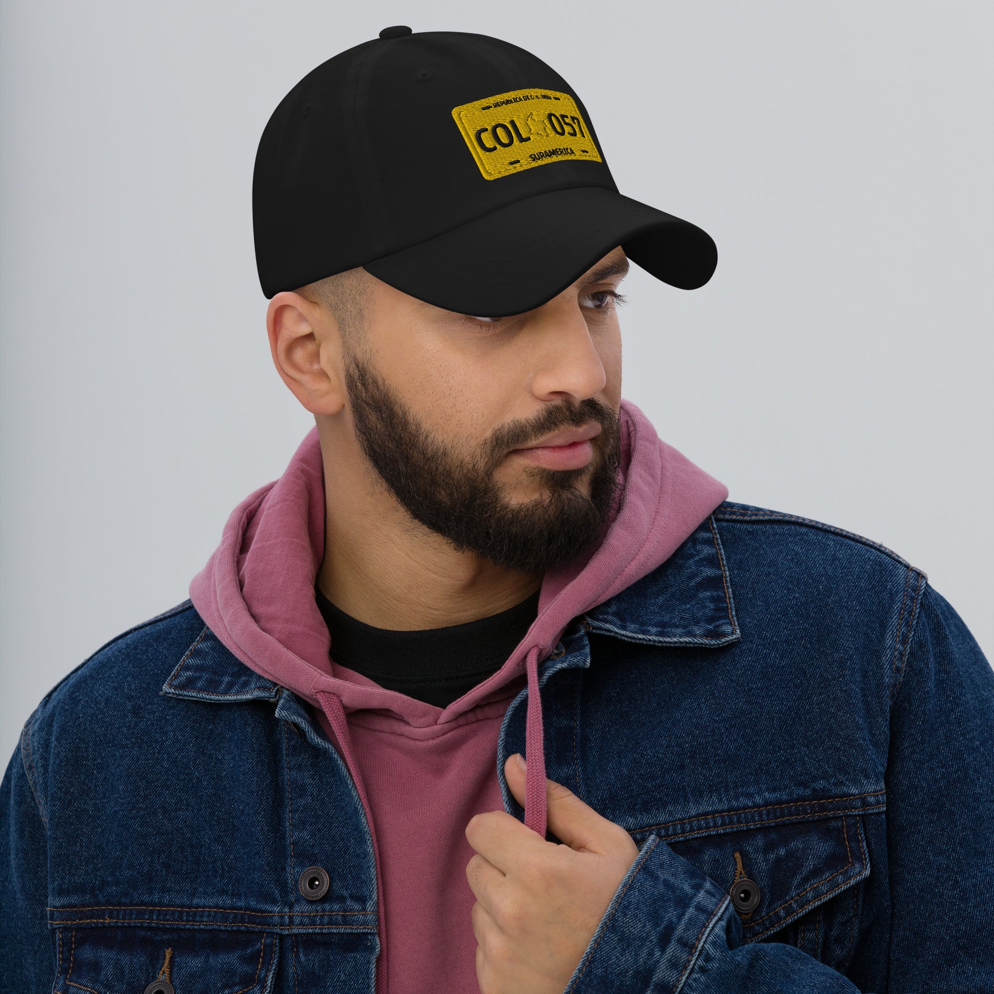 Classic Black dad hat featuring a vintage yellow Colombian license plate design with 'COL 057 Suramérica' text. A stylish way to represent Colombian culture with a retro touch