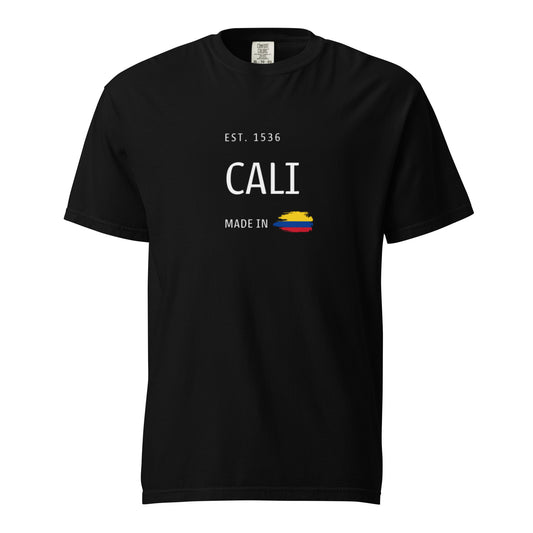 Black heavyweight t-shirt featuring 'Cali' with an Est. 1536 design and the Colombian flag. A stylish and bold tribute to Cali, Colombia’s vibrant culture.